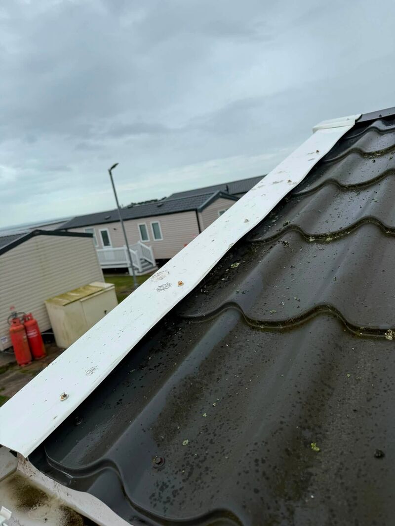 The same caravan roof ridge clean and white after washing